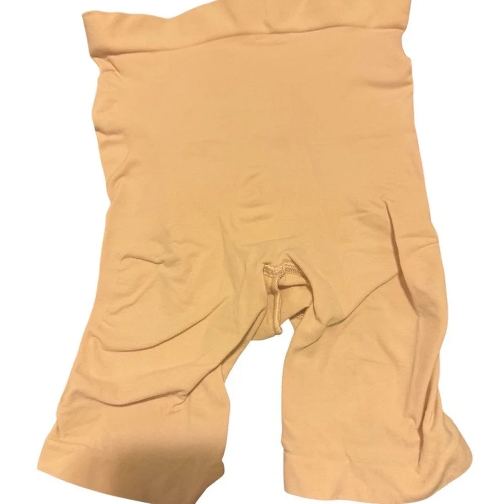 SKIMS Sculpting Shorts Size Small NWOT
